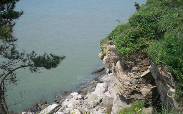 客厅风水挂钟面朝南吗